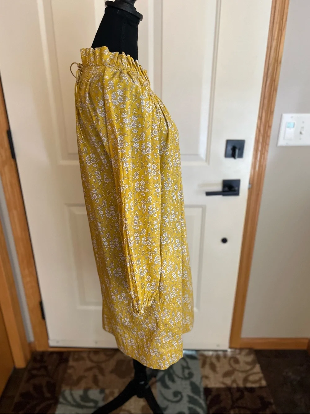 Women’s J. Crew liberty floral yellow ruffle neck puff sleeve shift dress. XS